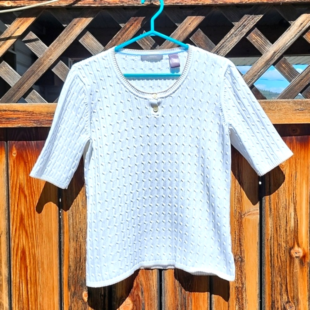 ⭐️Liz Claiborne Blue and Cream Scalloped Top